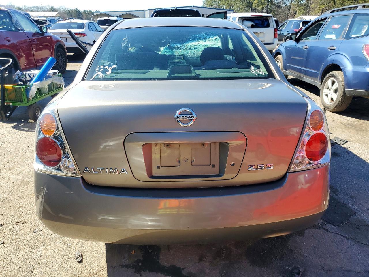 2004 Nissan Altima Base - Фото 6