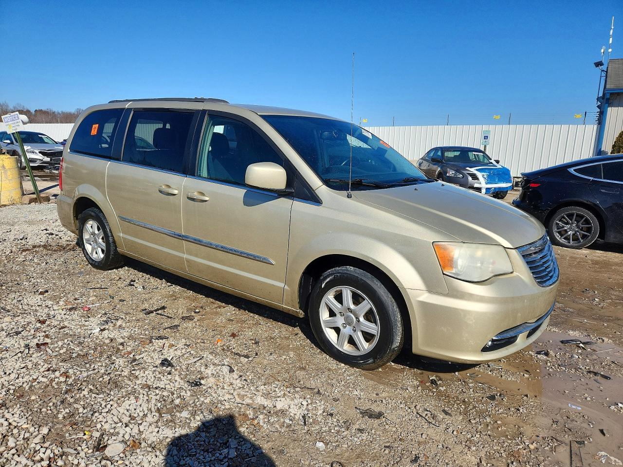 2011 Chrysler Town & Country Touring - Image 4