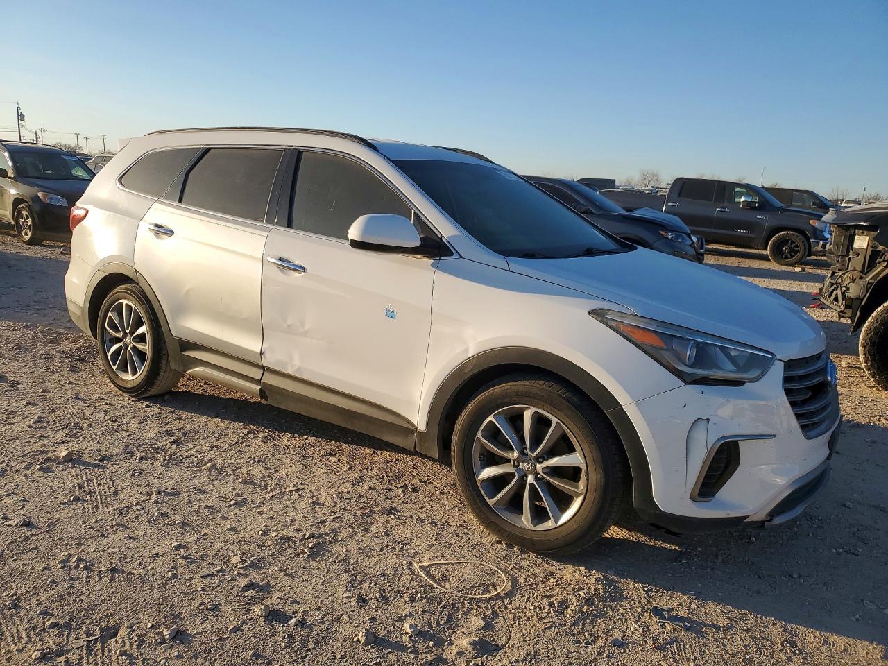 2018 Hyundai Santa Fe Se - Фото 4
