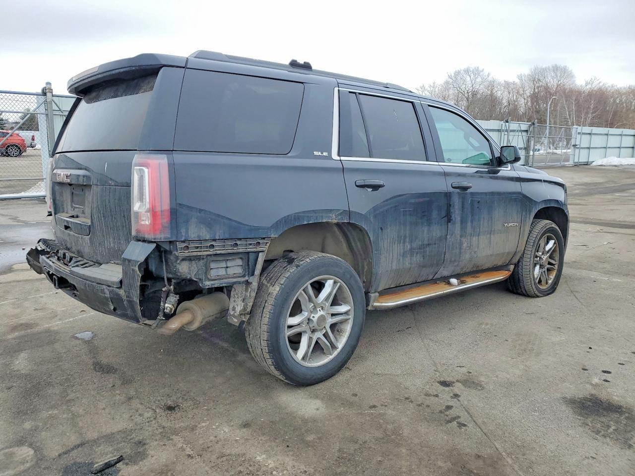 2017 GMC Yukon Sle - Image 3