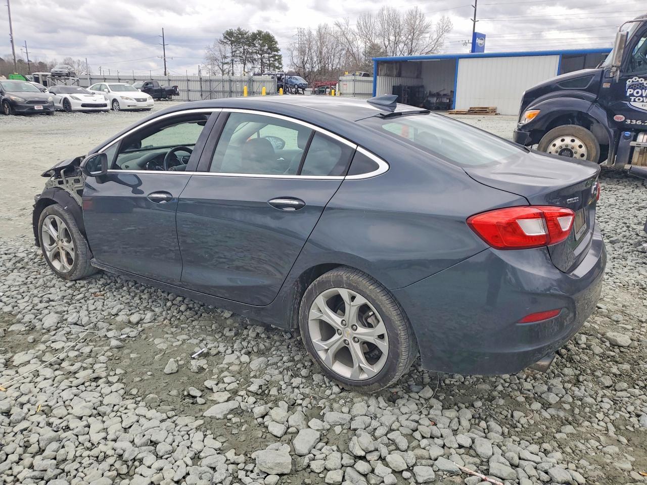 2018 Chevrolet Cruze Premier - Фото 2