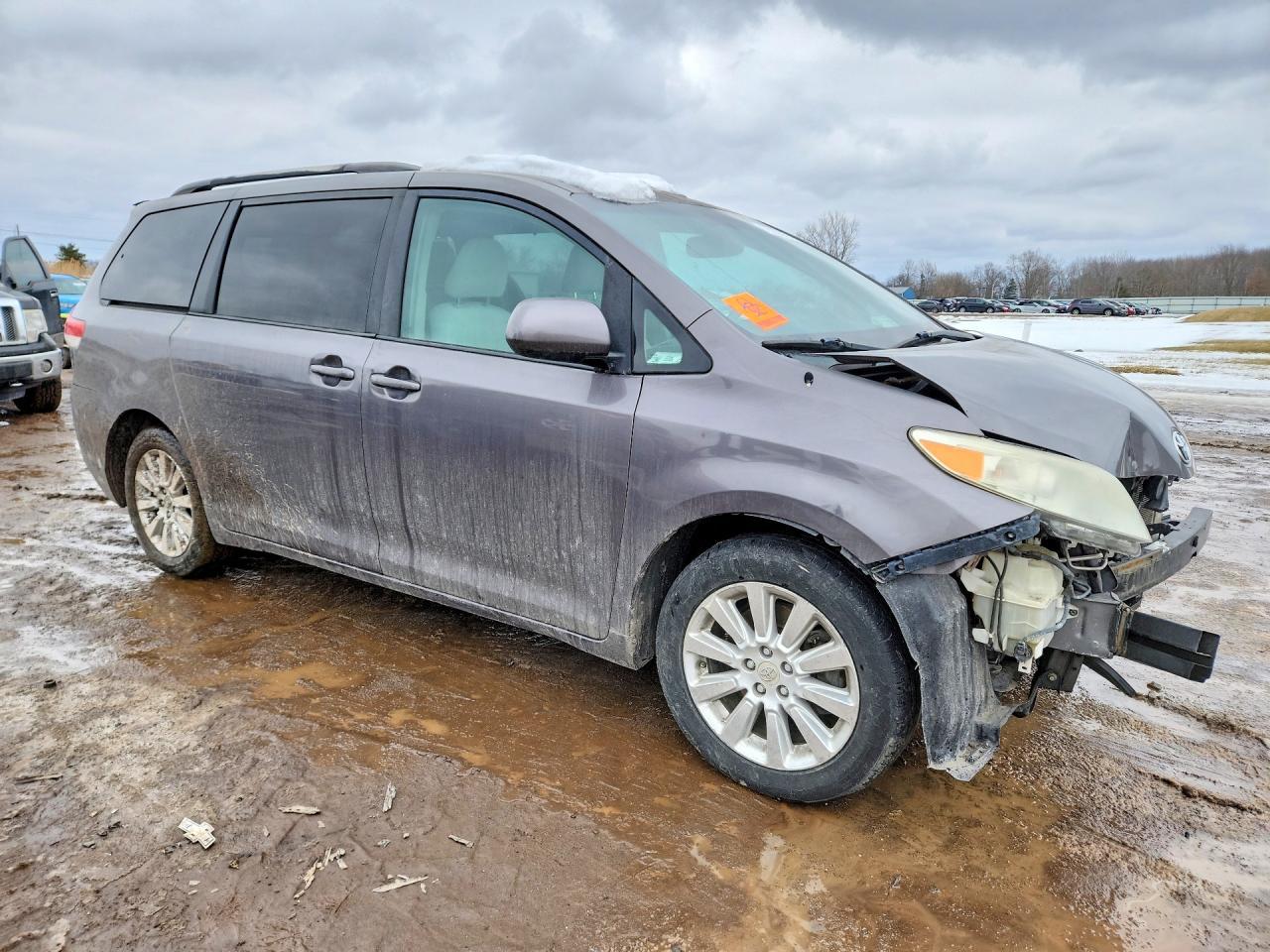 2011 Toyota Sienna Le - Фото 4