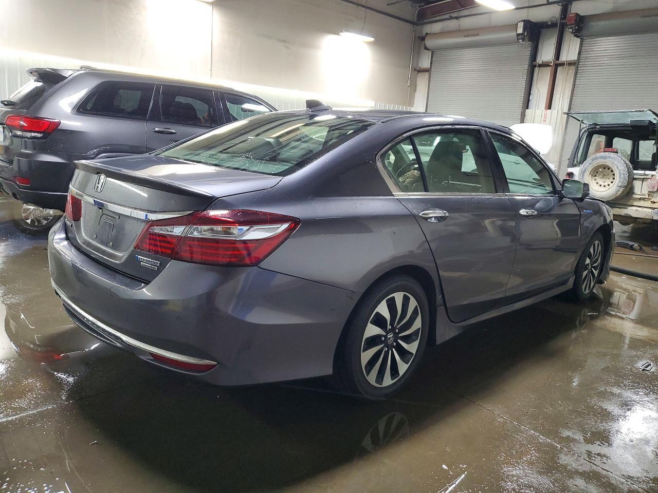 2017 Honda Accord Touring Hybrid - Фото 3