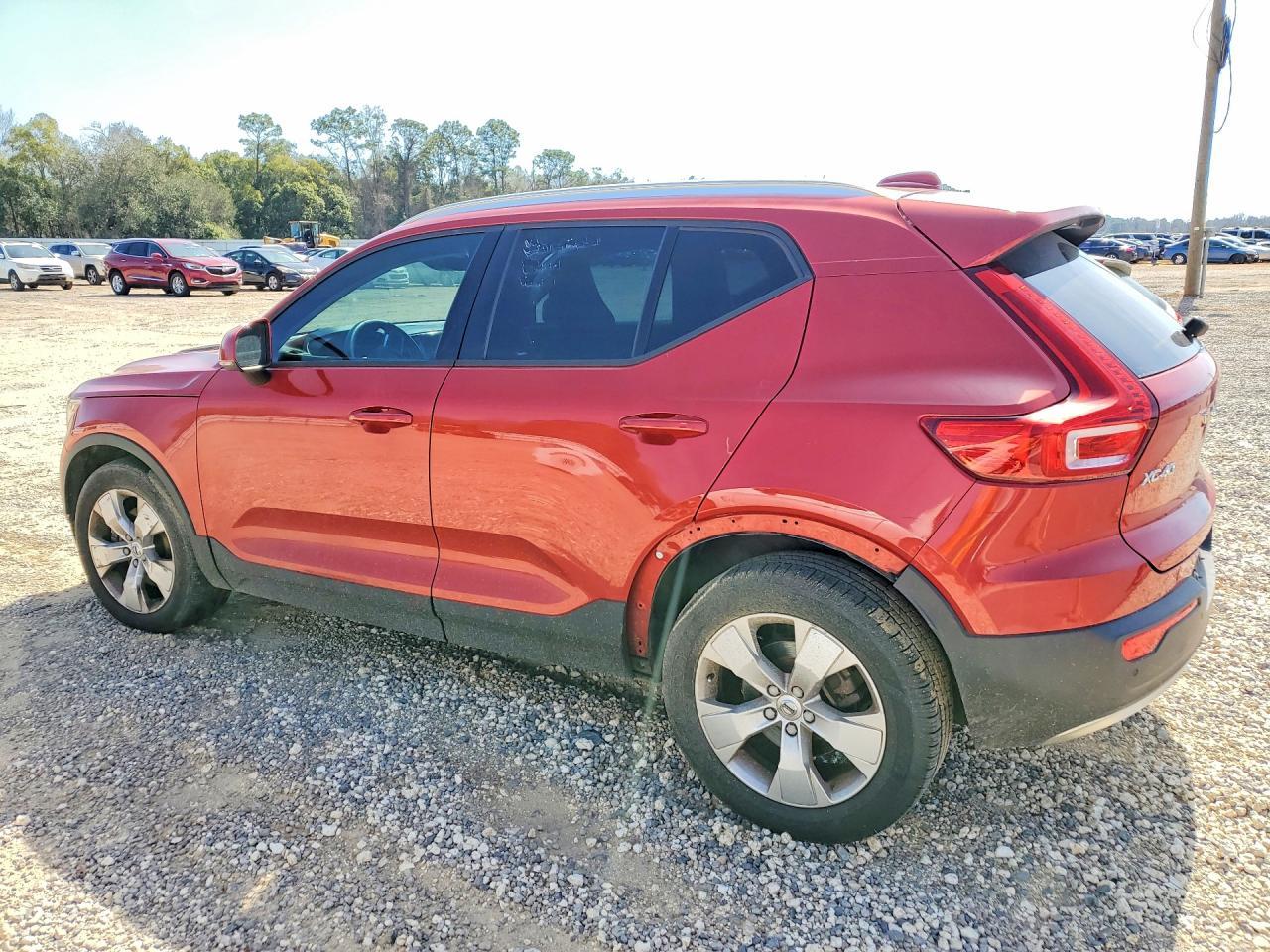 2020 Volvo Xc40 T4 Momentum - Фото 2