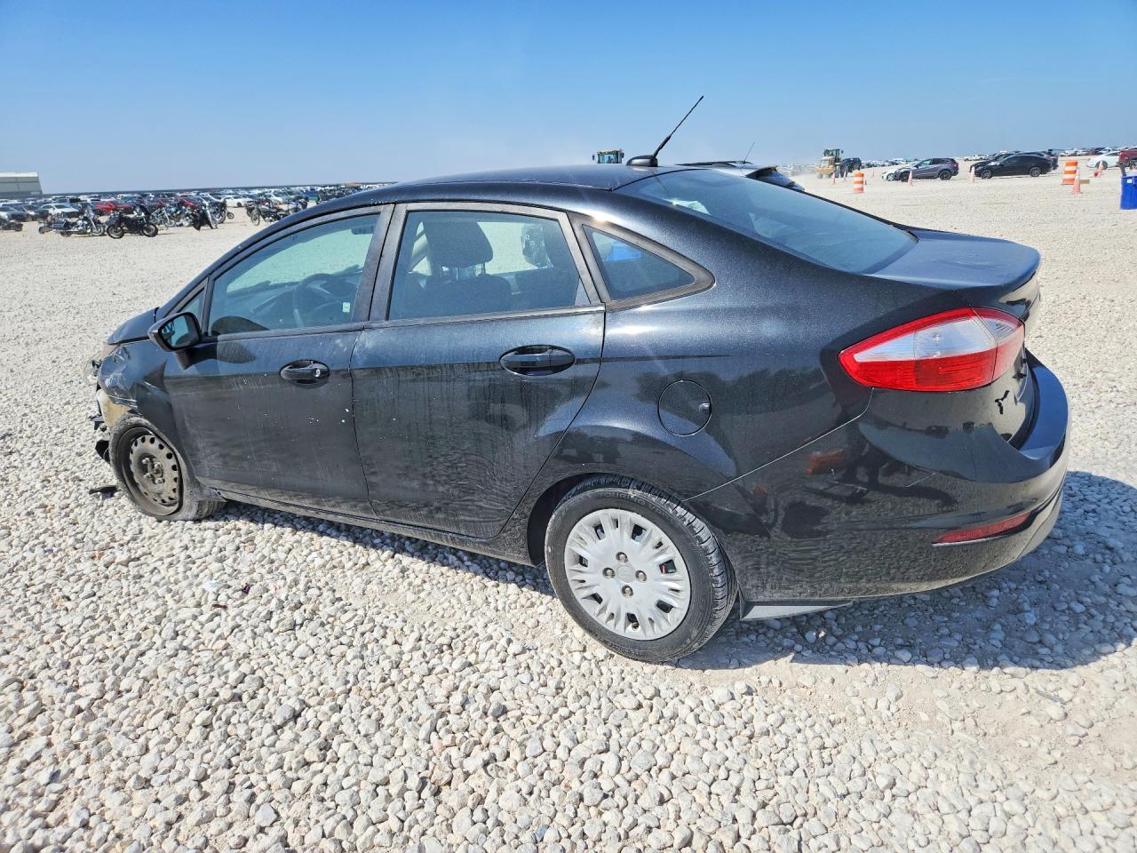 2015 Ford Fiesta S - Фото 2