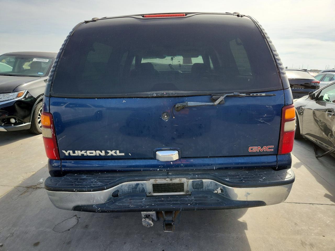 2002 GMC Yukon Xl C1500 - Image 6