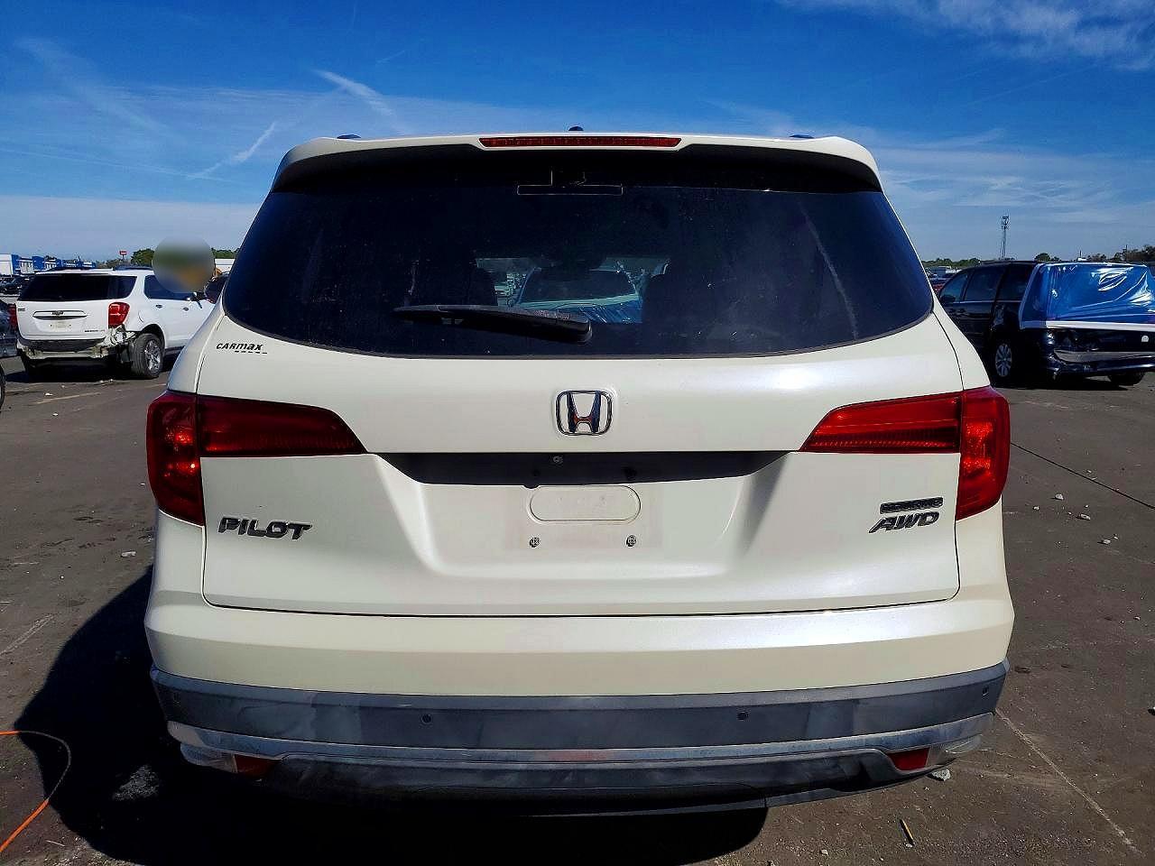 2018 Honda Pilot Touring - Image 6