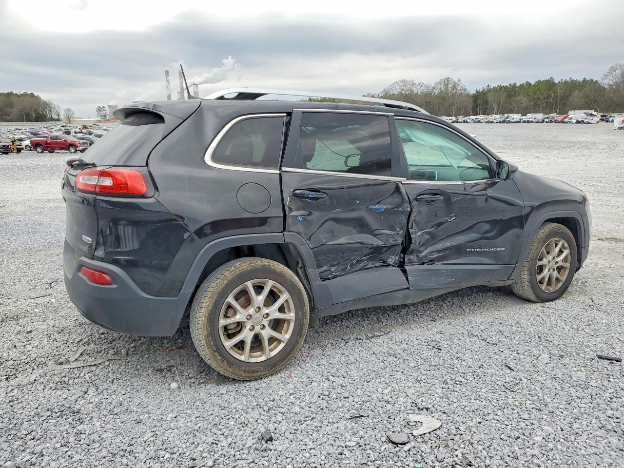 2017 Jeep Cherokee Latitude - Image 3