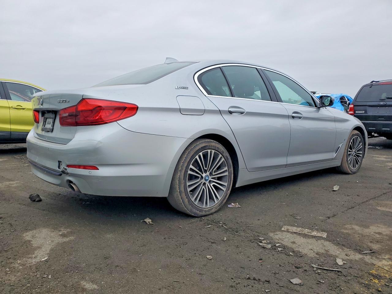 2019 BMW 530Xe - Фото 3