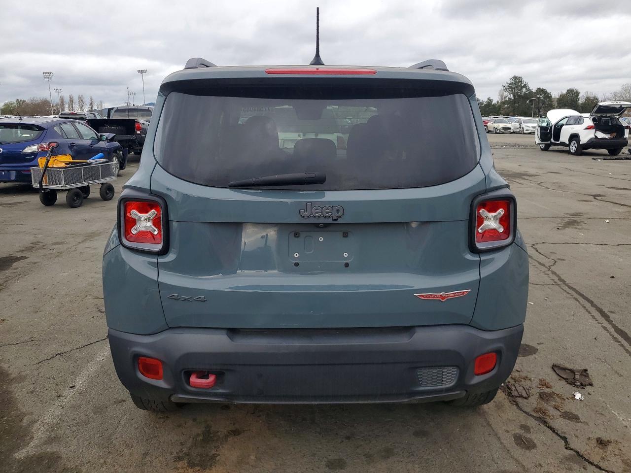 2015 Jeep Renegade Trailhawk - Image 6