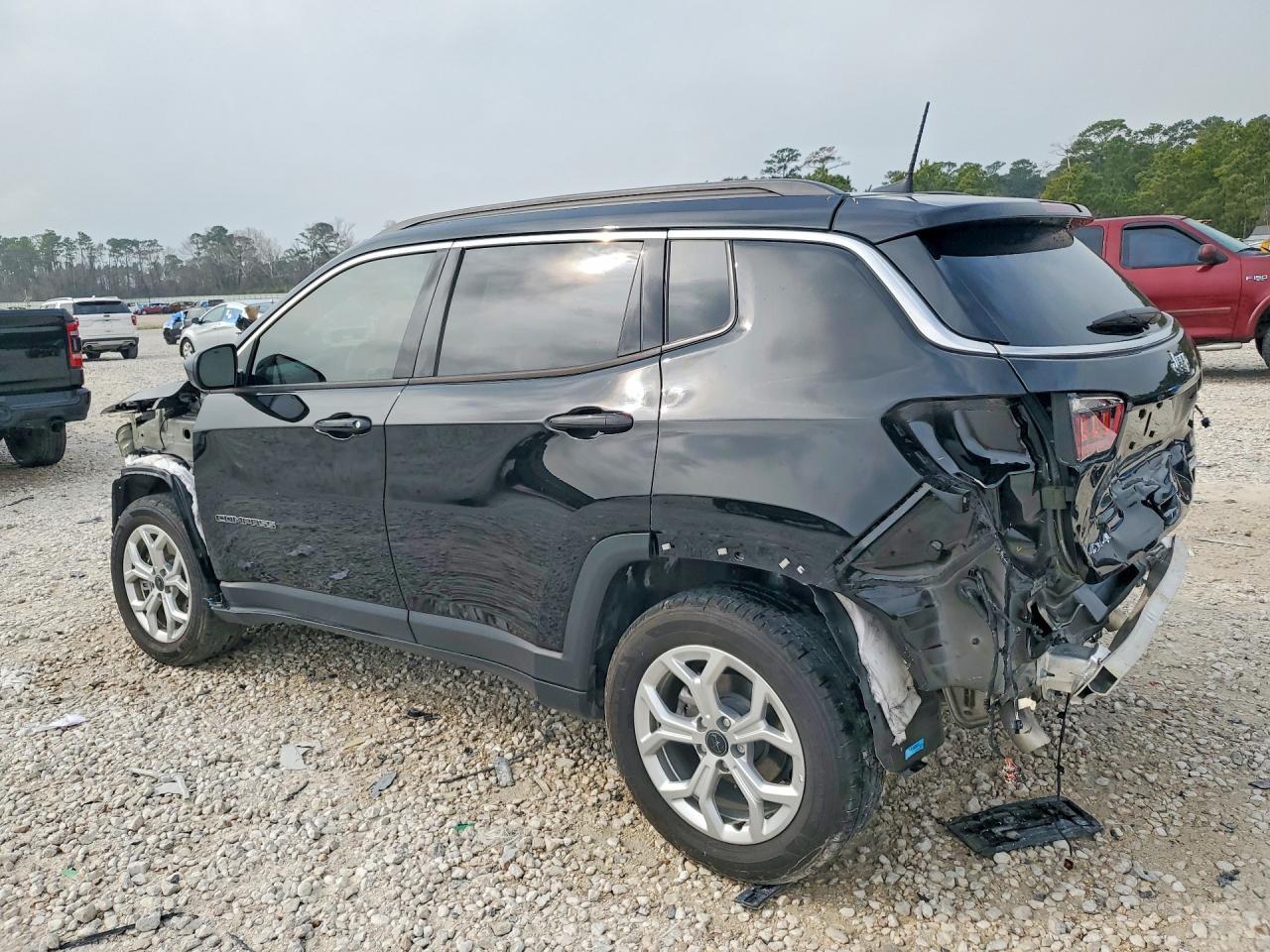 2025 Jeep Compass Latitude - Фото 2