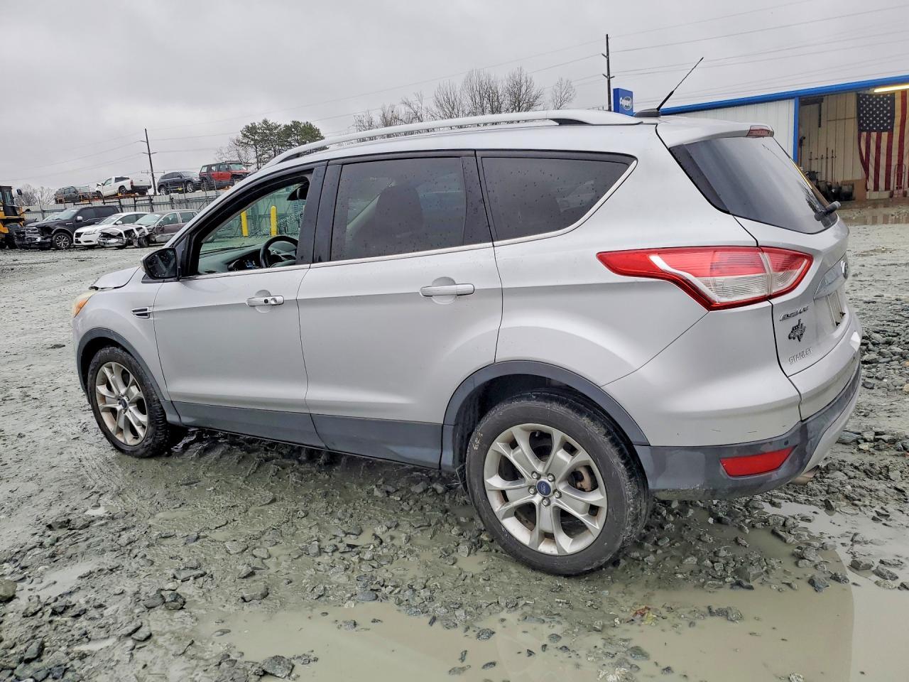2014 Ford Escort - Фото 2