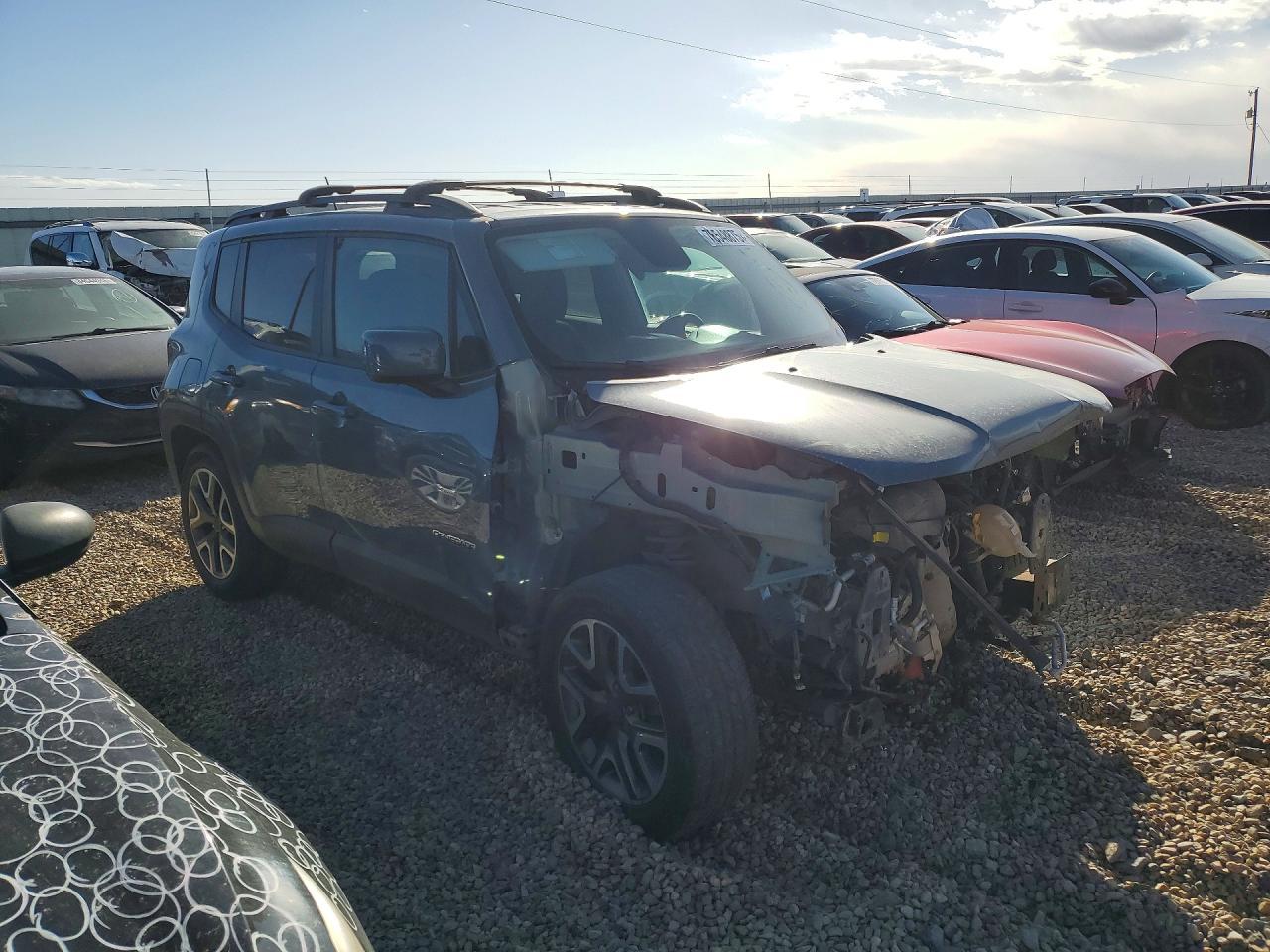 2017 Jeep Renegade Latitude - Image 4