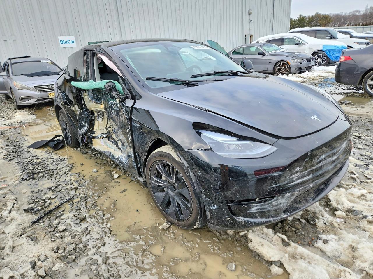 2025 Tesla Model Y - Фото 4