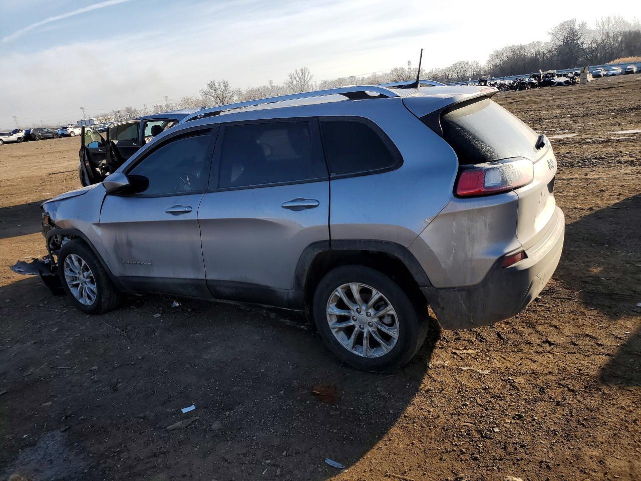 2021 Jeep Cherokee Latitude - Image 2