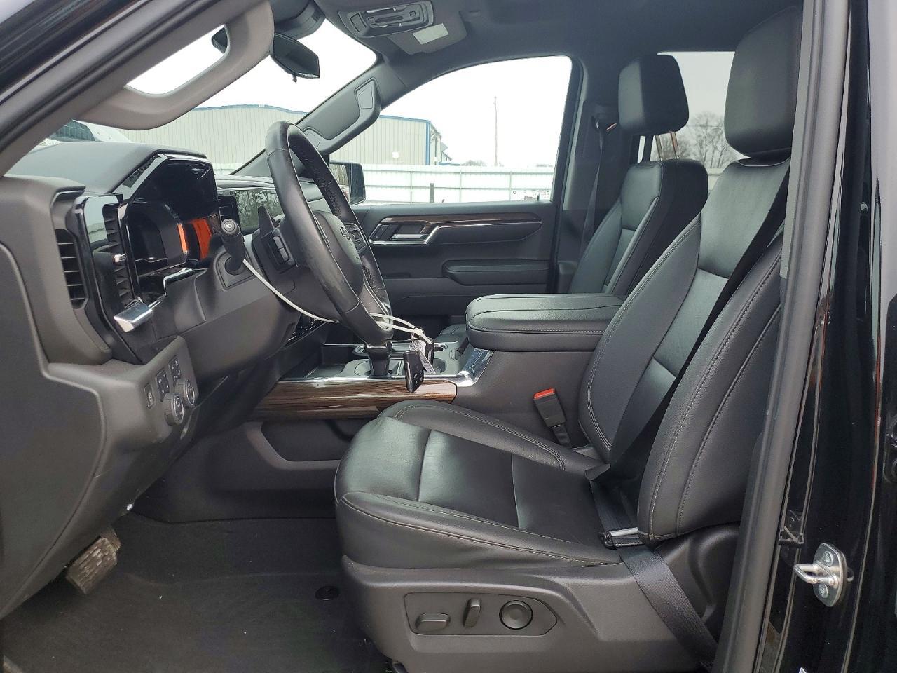 2024 Chevrolet Silverado - Image 7