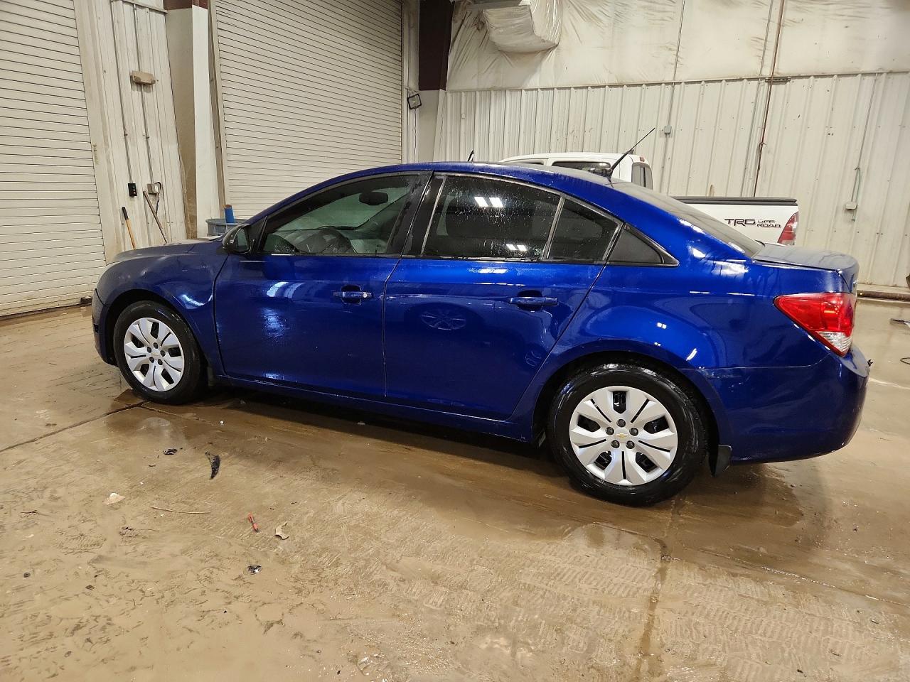 2013 Chevrolet Cruze Ls - Фото 2
