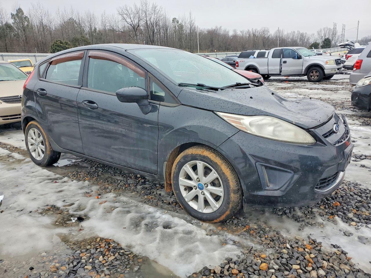 2011 Ford Fiesta Se - Фото 4