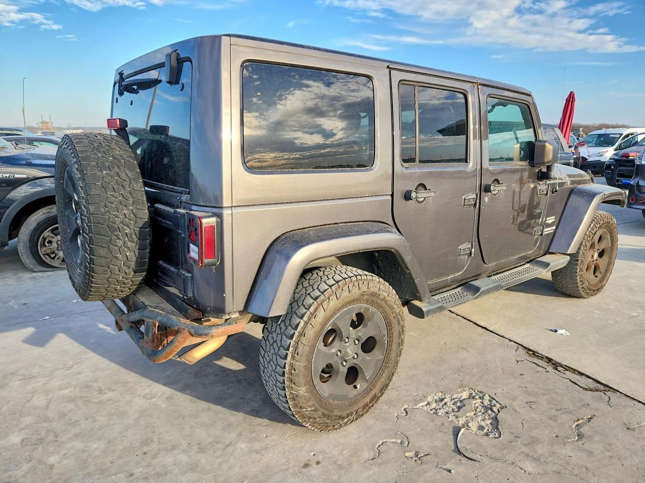 2014 Jeep Wrangler Unlimited Sahara - Фото 3
