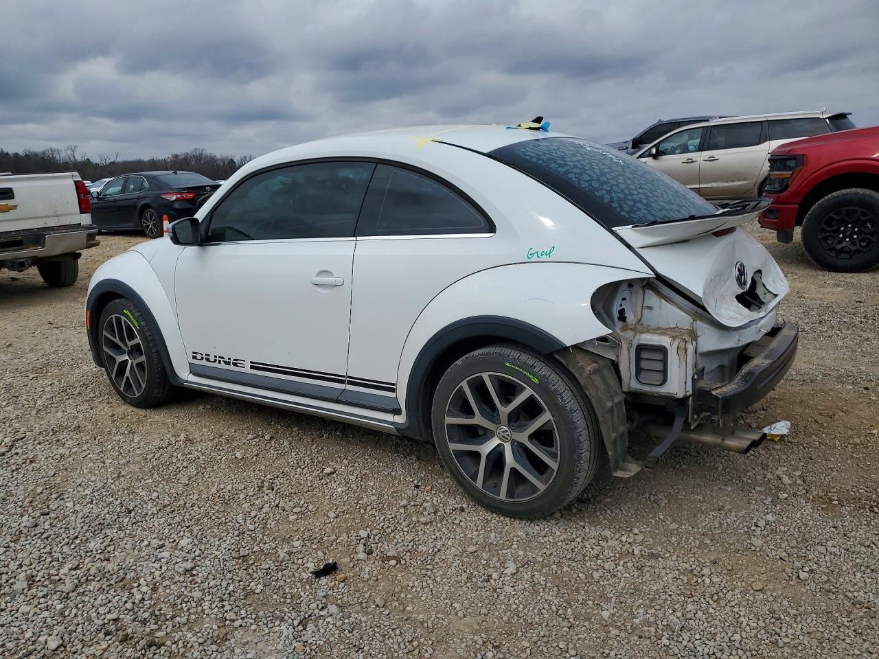 2016 Volkswagen Beetle Dune - Фото 2