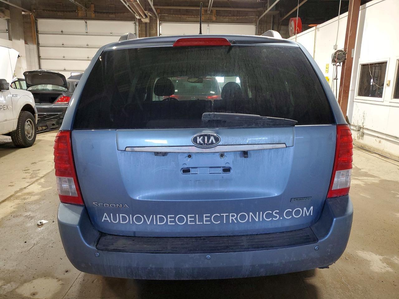 2012 Kia Sedona Lx - Image 6