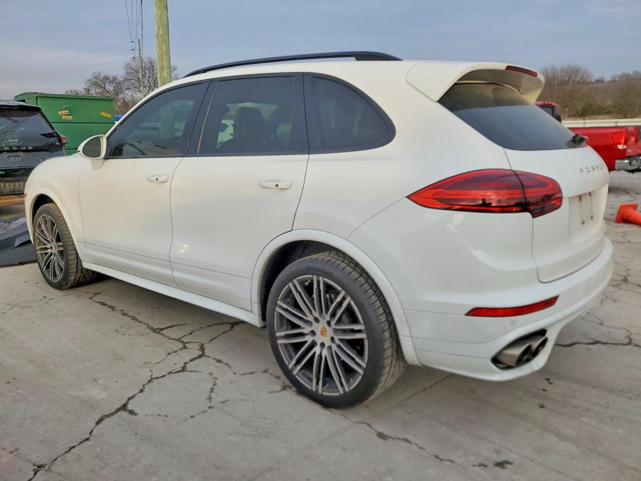 2016 Porsche Cayenne S - Фото 2