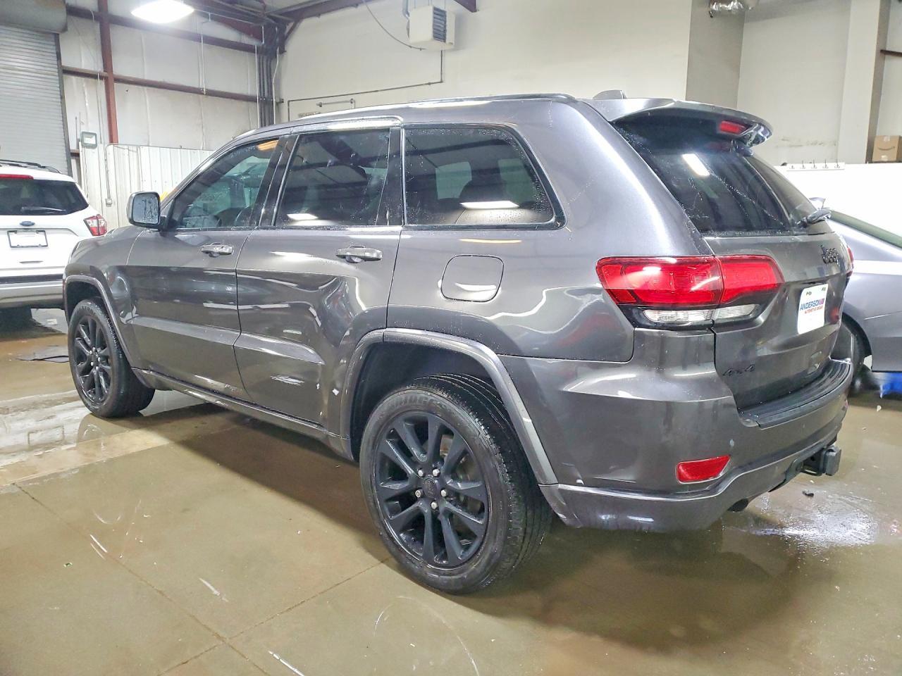 2019 Jeep Grand Cherokee Laredo - Фото 2