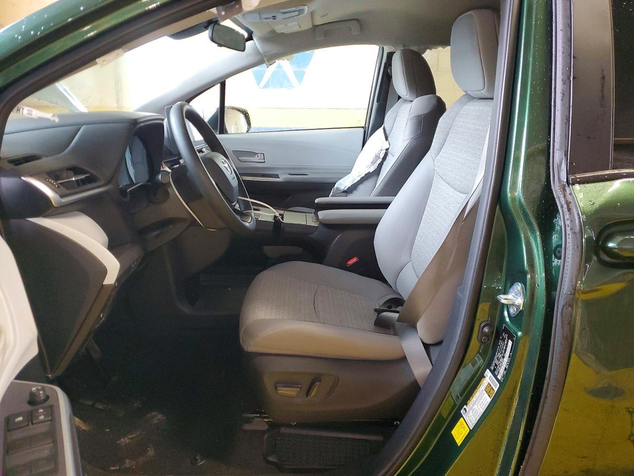 2025 Toyota Sienna Le 8-Passenger * Prior Fleet * - Фото 7