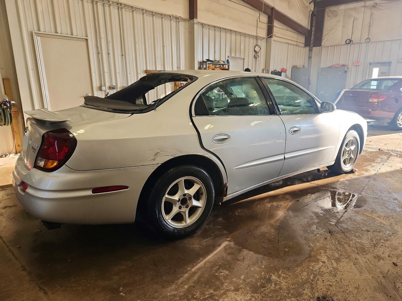 2001 Oldsmobile Aurora - Image 3