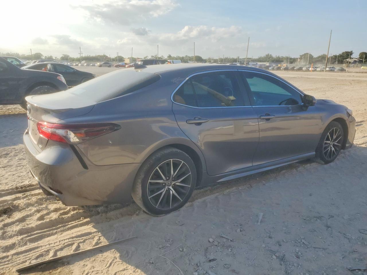2021 Toyota Camry Se - Image 3