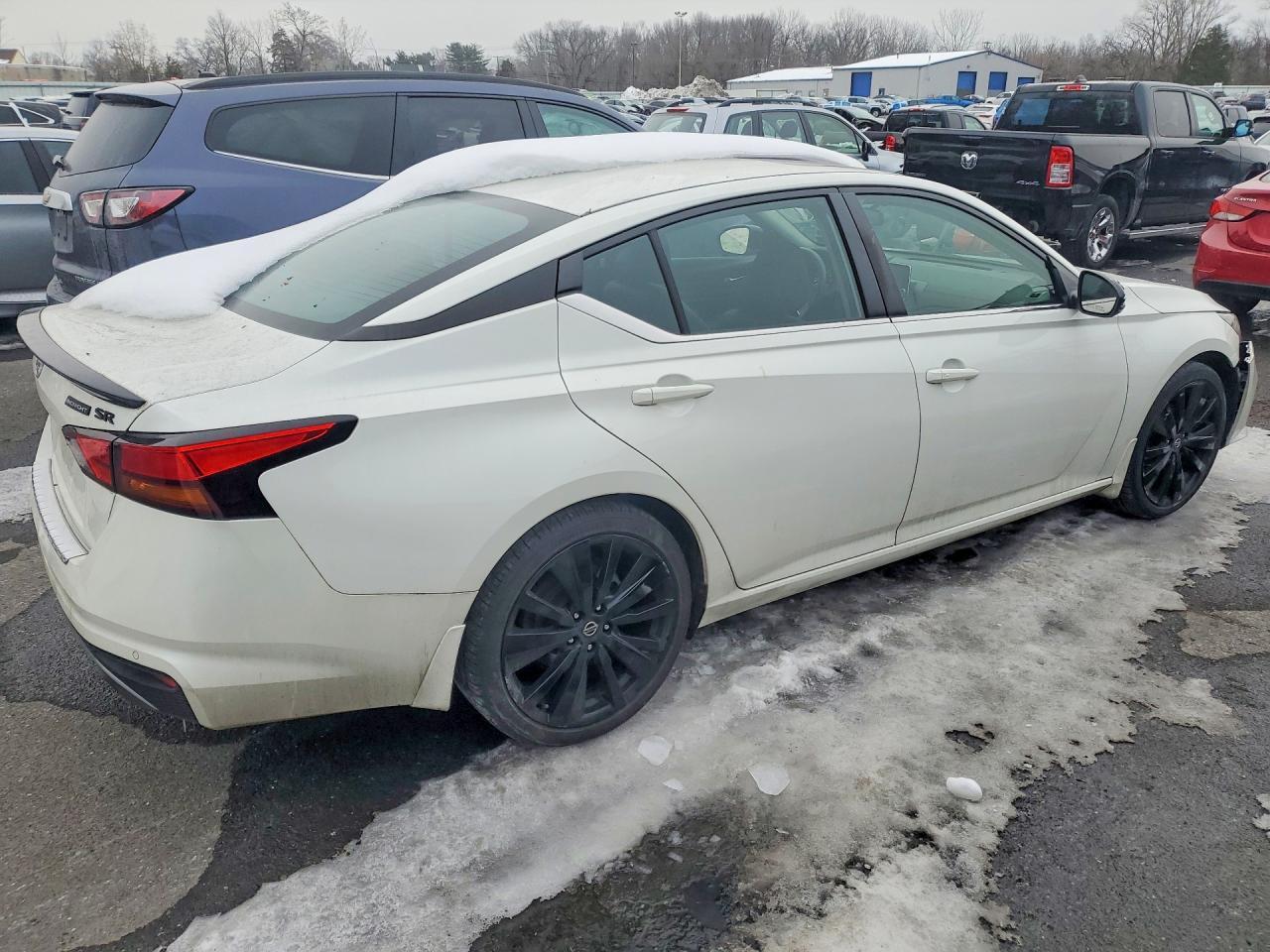 2022 Nissan Altima Sr - Фото 3