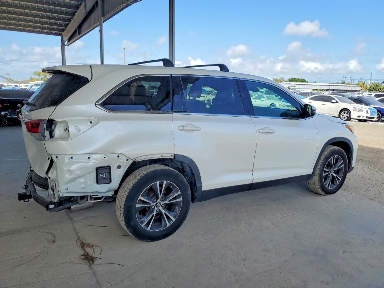 2019 Toyota Highlander Le - Image 3