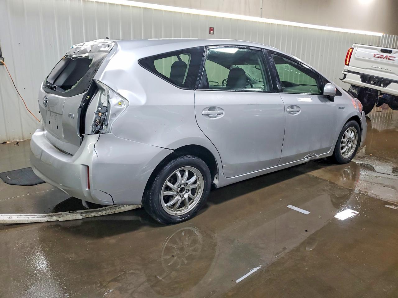 2012 Toyota Prius V - Image 3