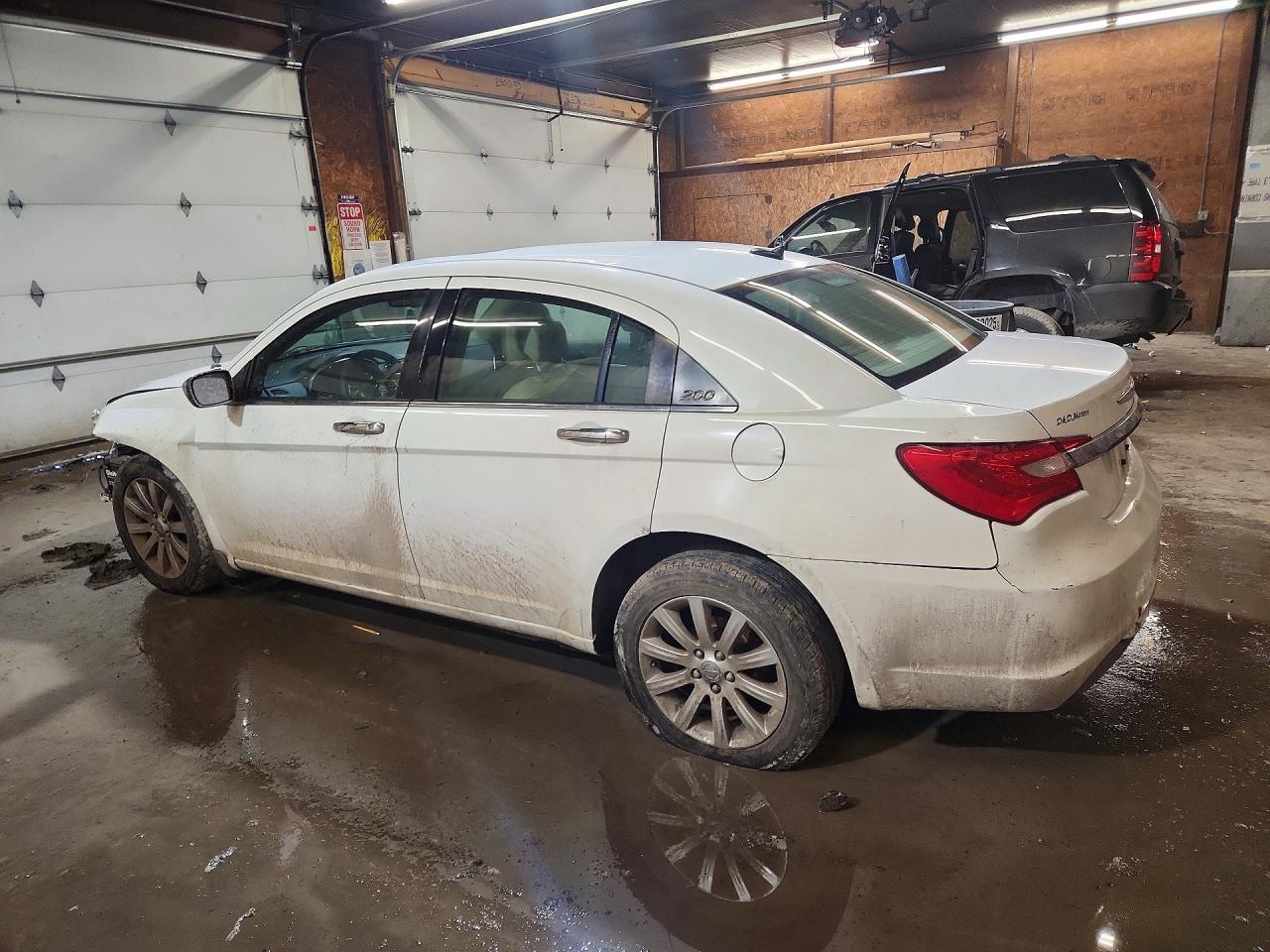 2013 Chrysler 200 Limited - Фото 2
