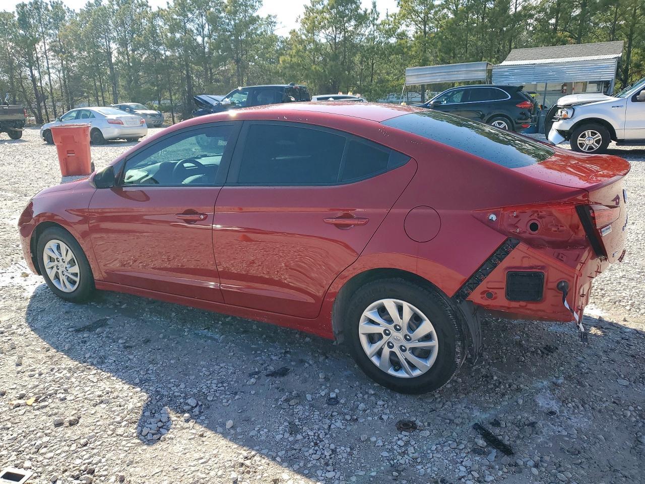 2019 Hyundai Elantra Se - Image 2