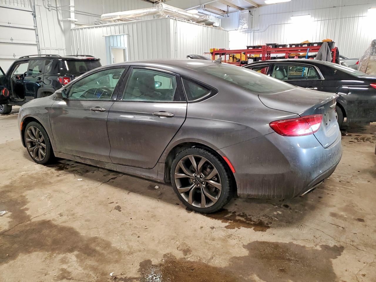 2015 Chrysler 200 S - Фото 2