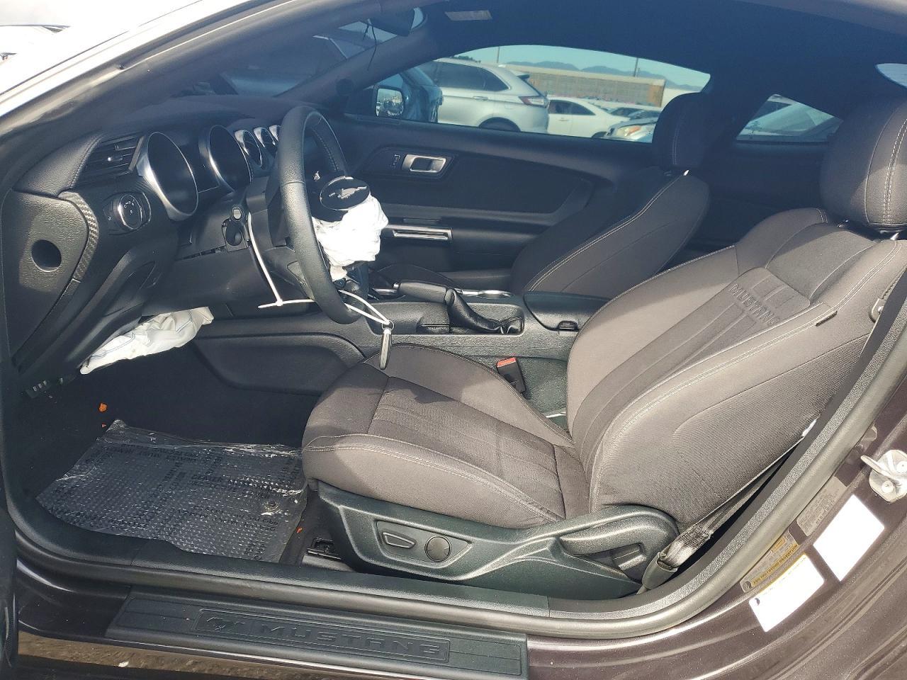 2022 Ford Mustang - Фото 7