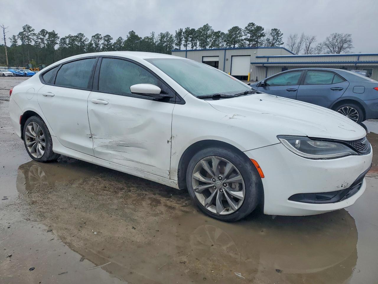 2015 Chrysler 200 S - Image 4