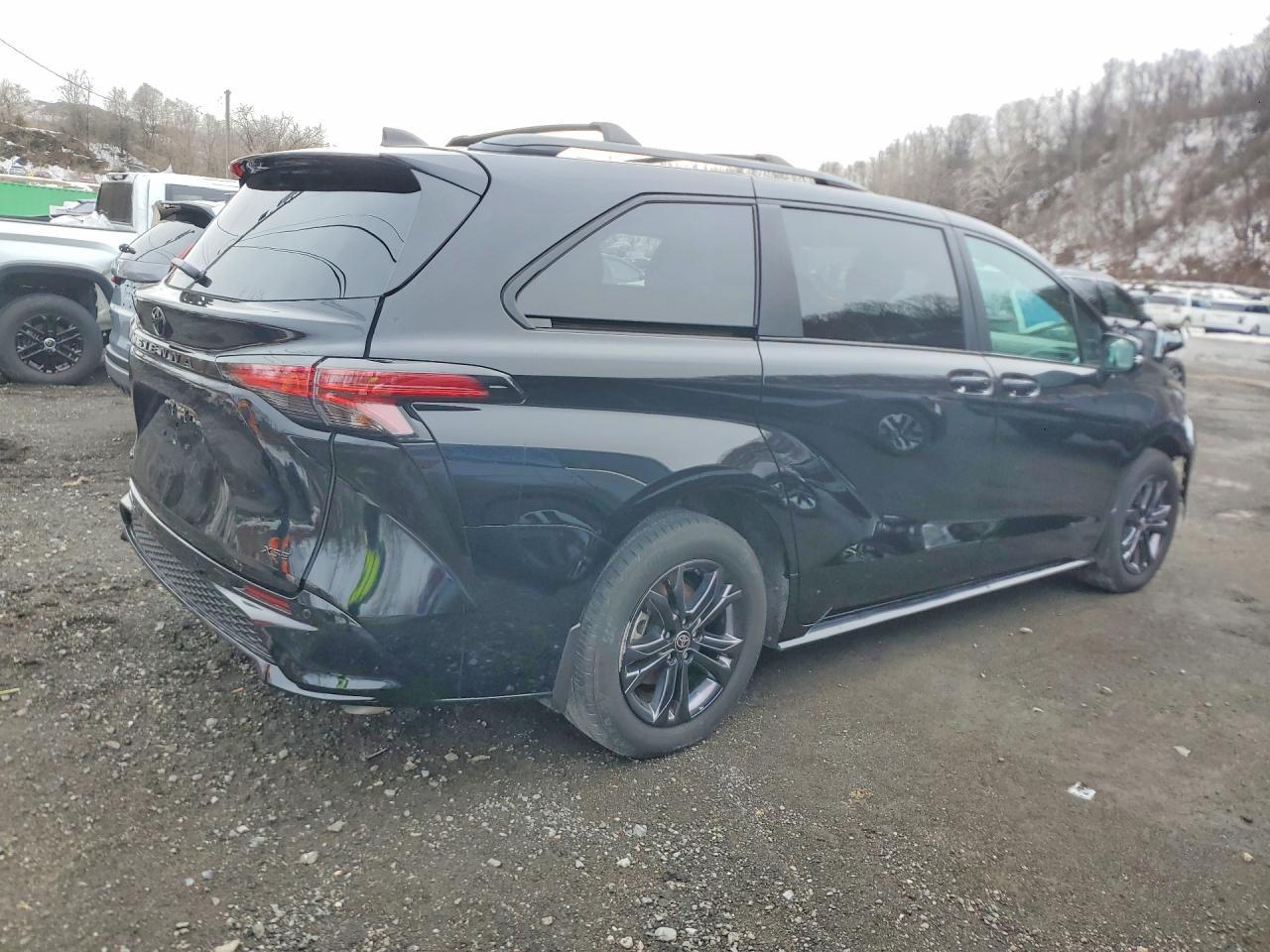 2025 Toyota Sienna Xse - Фото 3