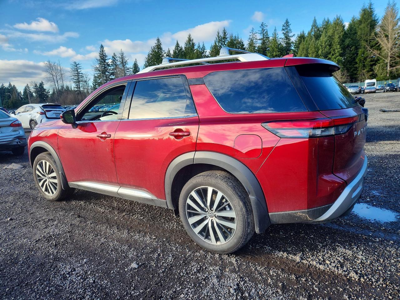 2025 Nissan Pathfinder Platinum - Фото 2