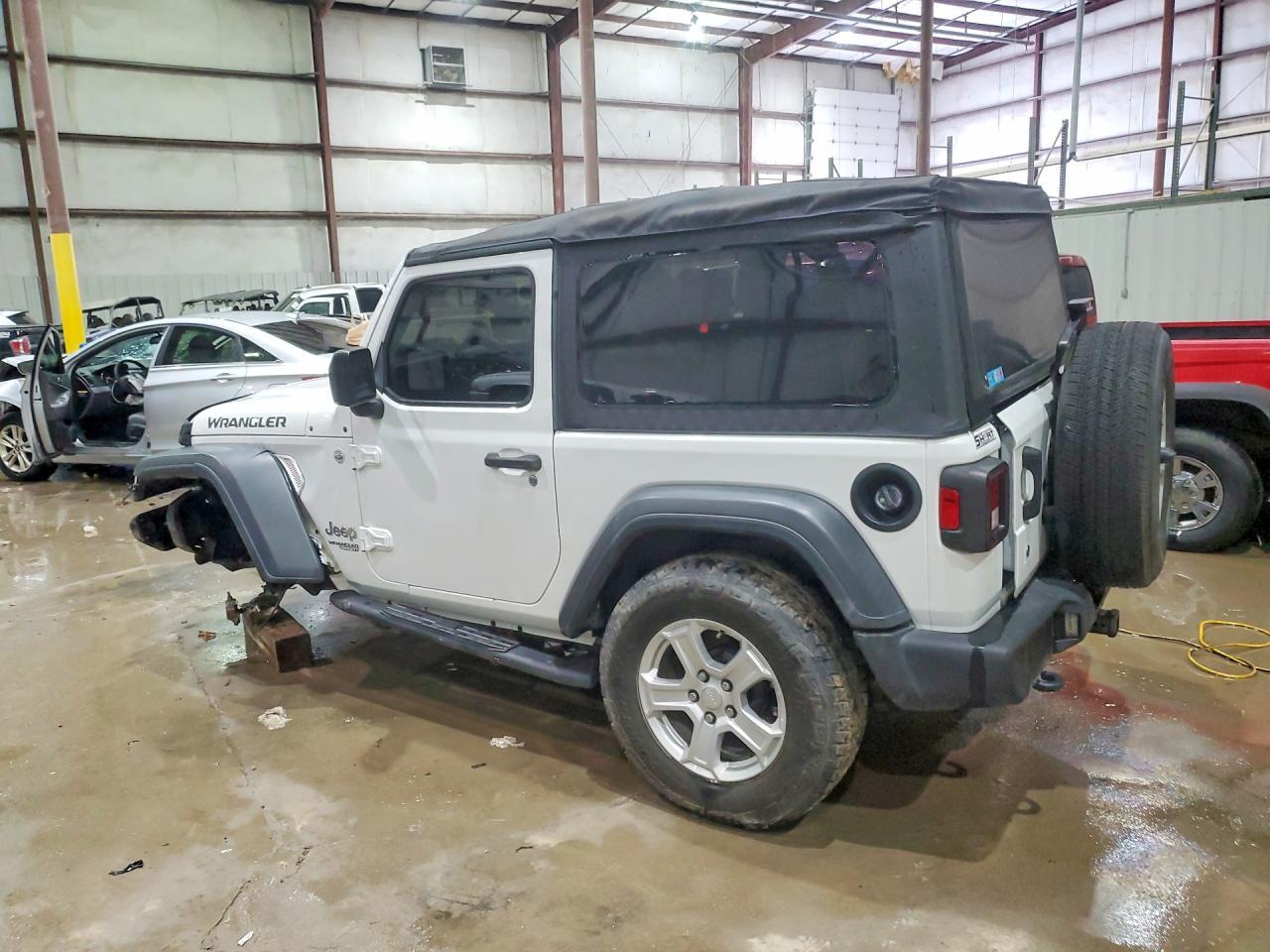 2020 Jeep Wrangler Sport - Фото 2