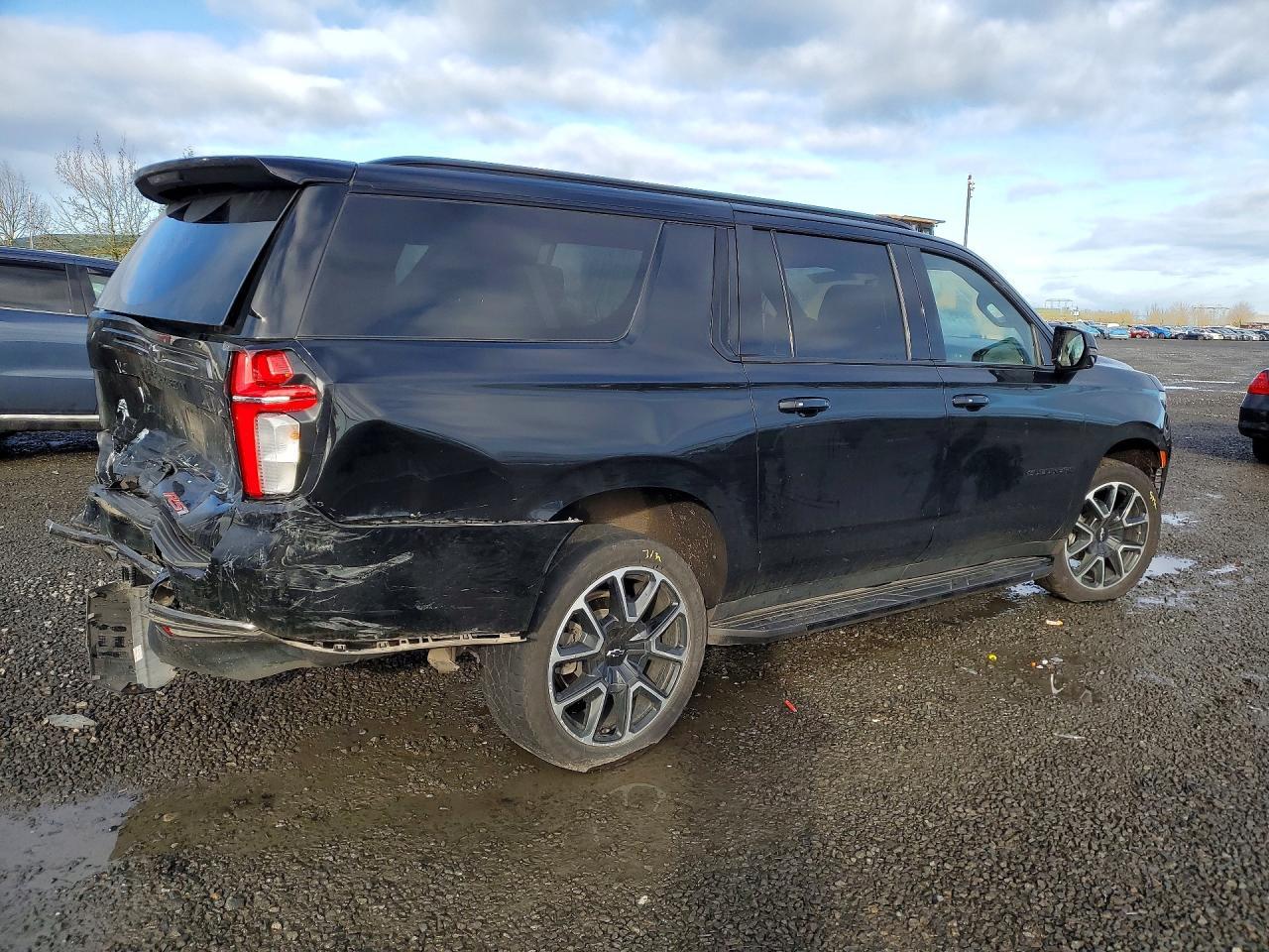 2022 Chevrolet Suburban K1500 Rst - Image 3