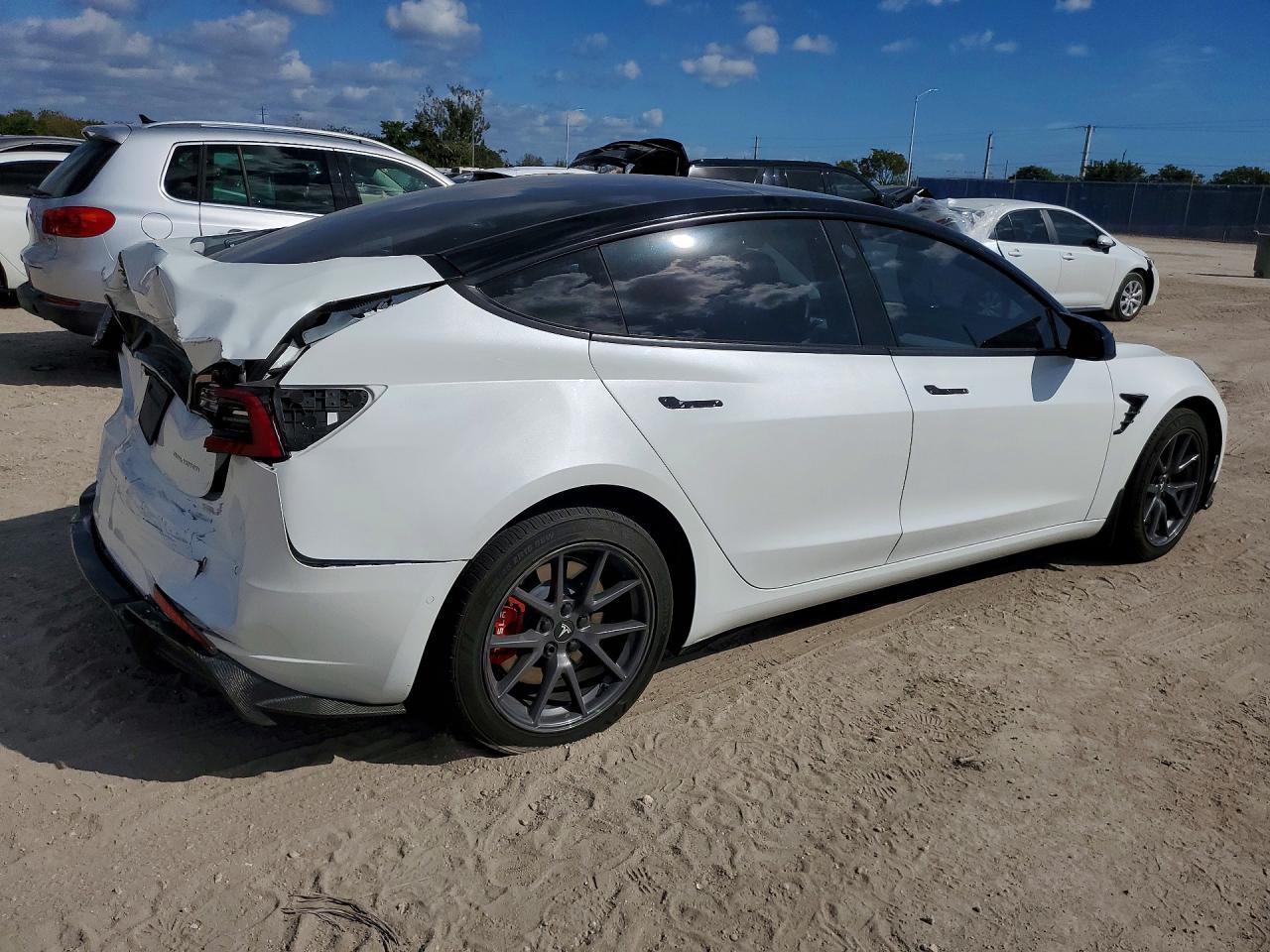2022 Tesla Model 3 - Image 3
