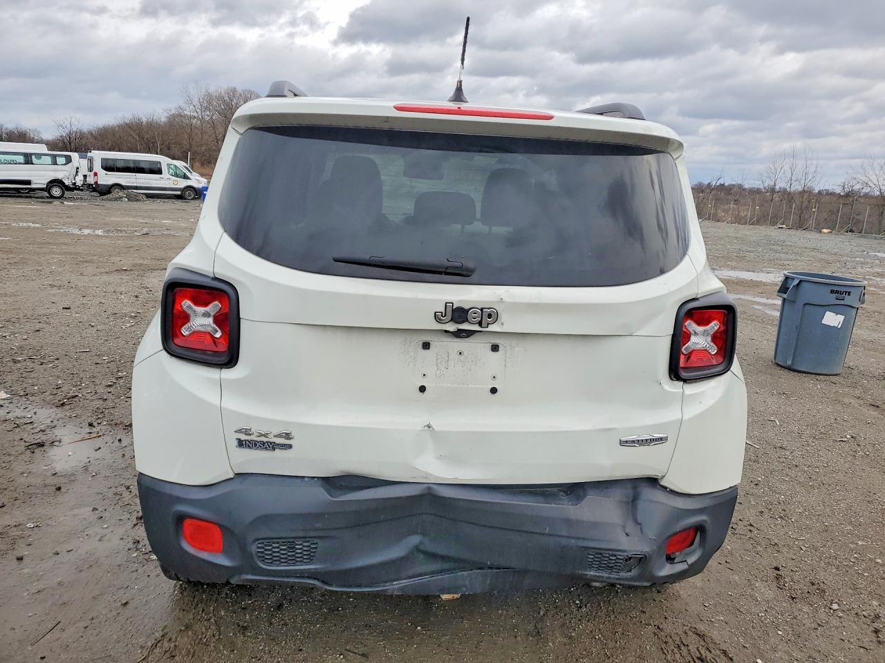 2015 Jeep Renegade Latitude - Image 6