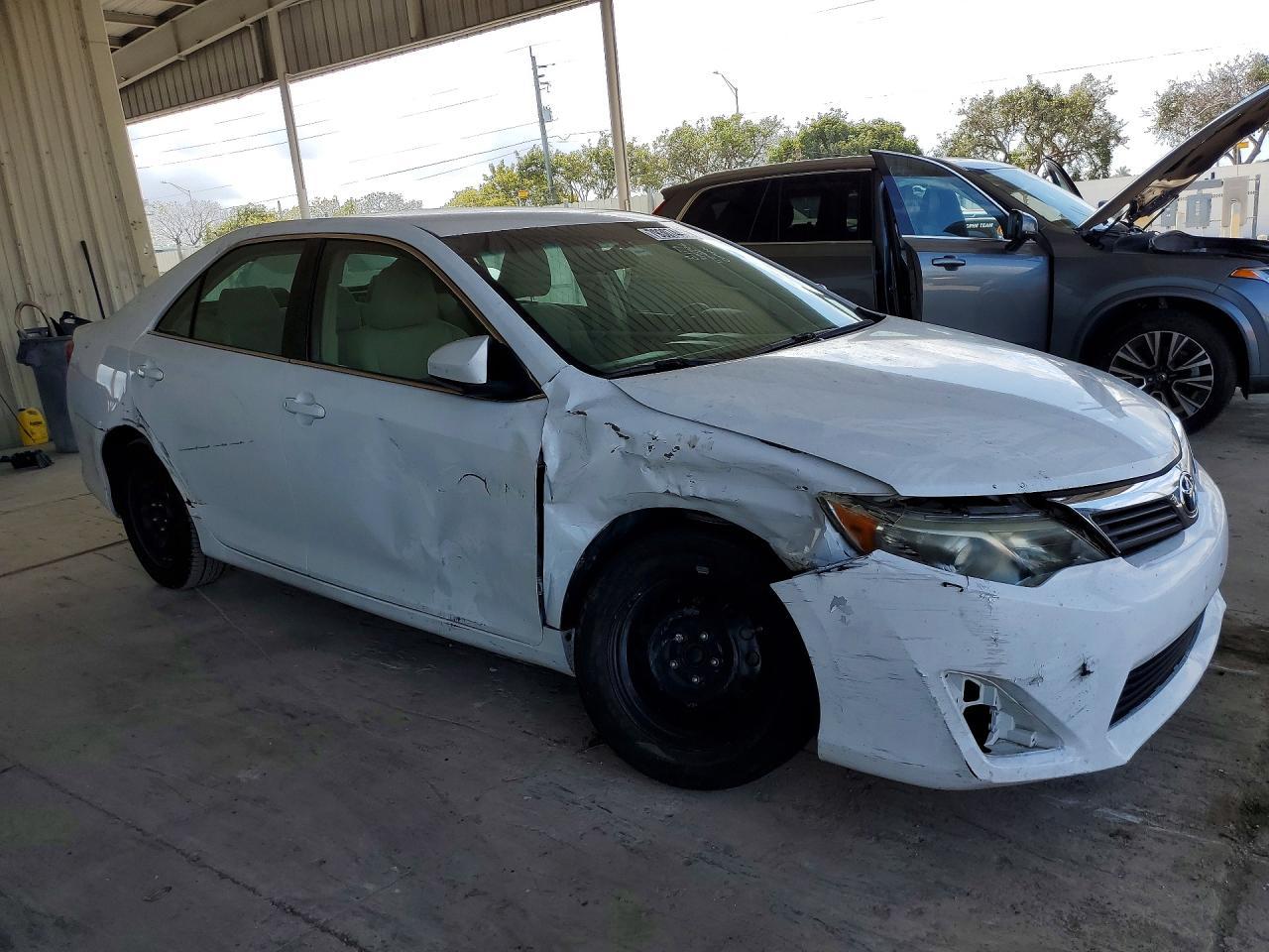 2014 Toyota Camry L - Фото 4