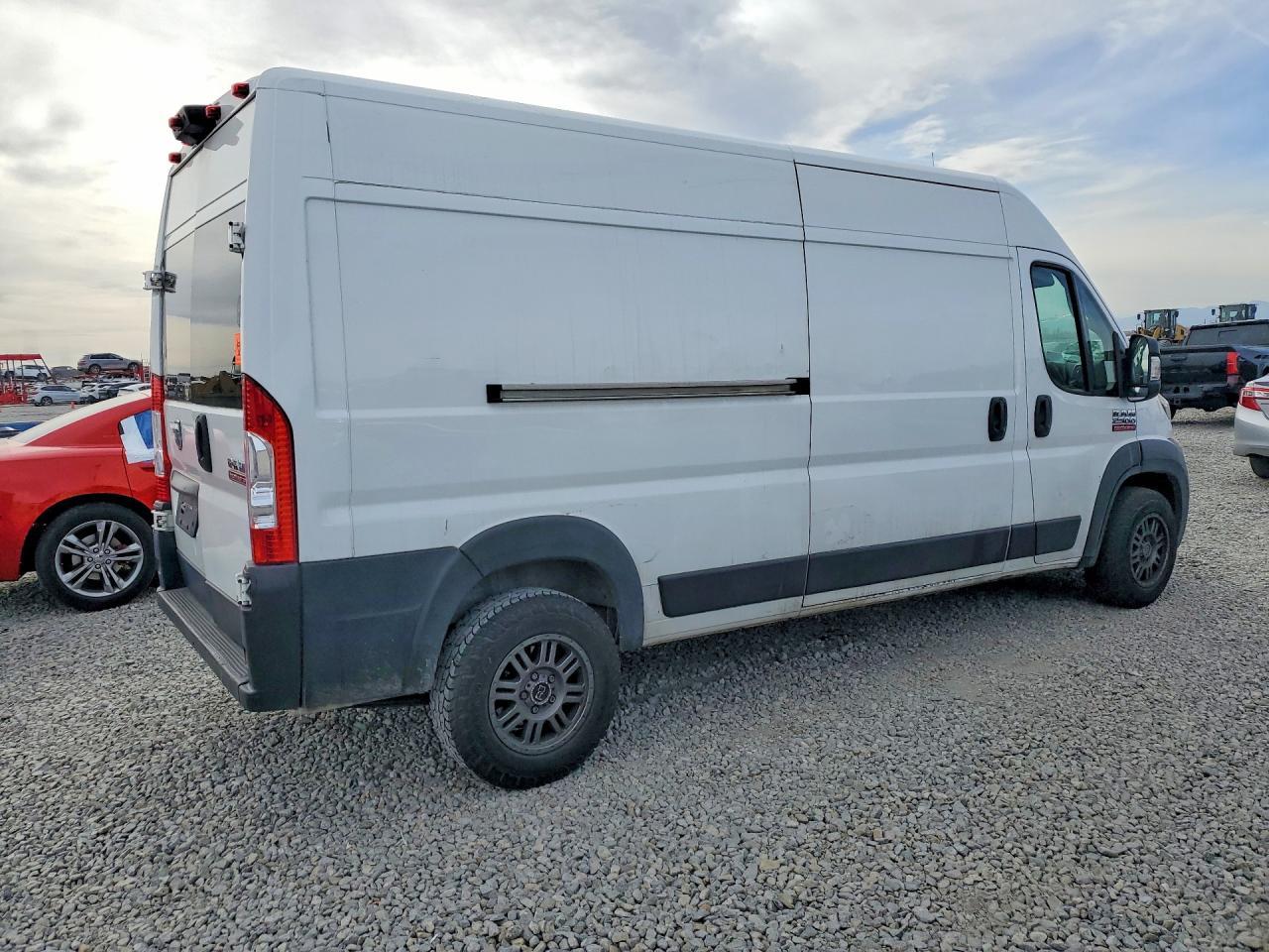2020 Ram Promaster 2500 Delivery Van - Фото 3