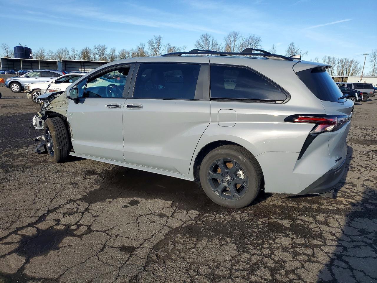 2025 Toyota Sienna Woodland Edition - Фото 2
