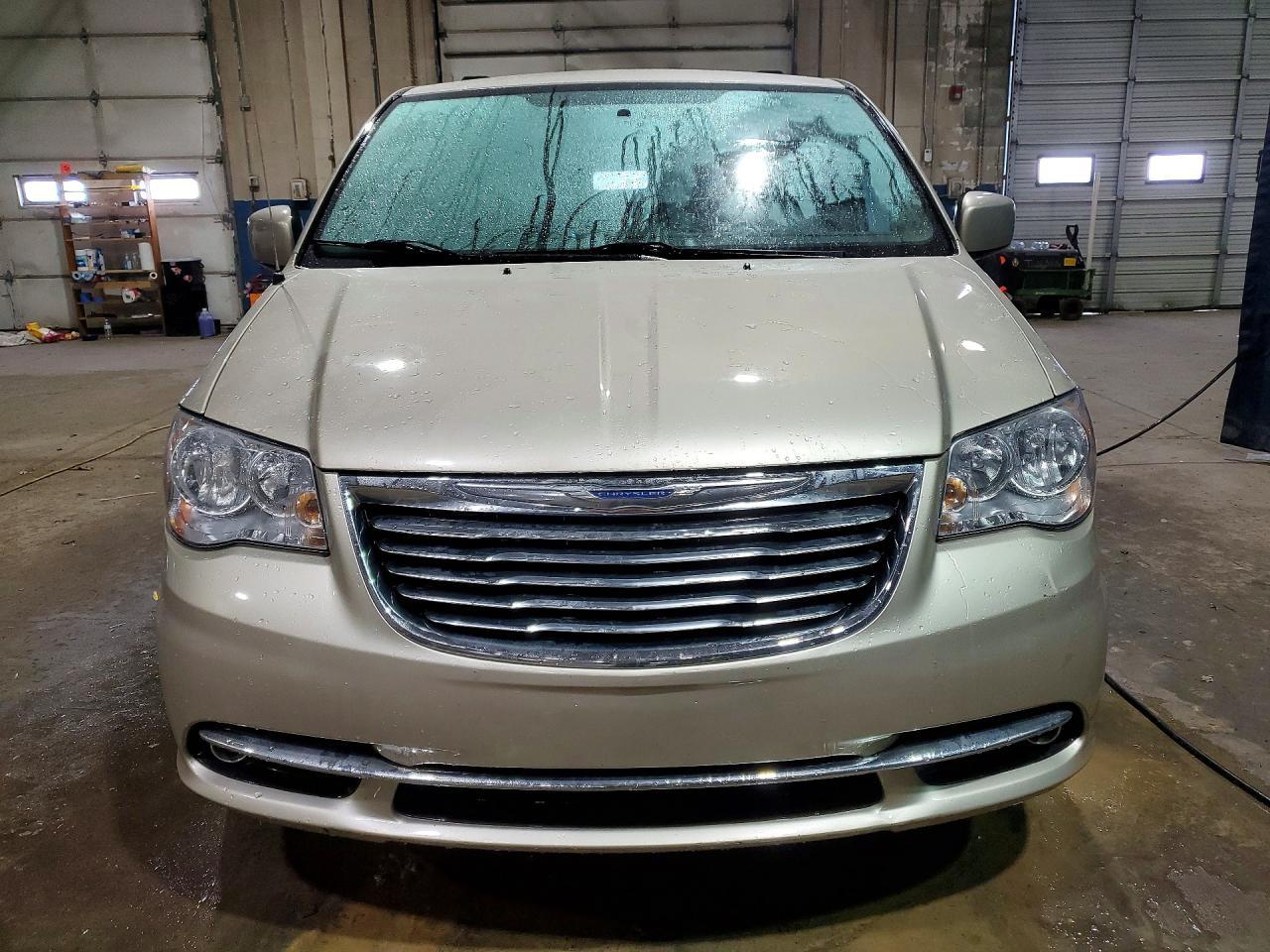 2014 Chrysler Town & Country Touring - Фото 5