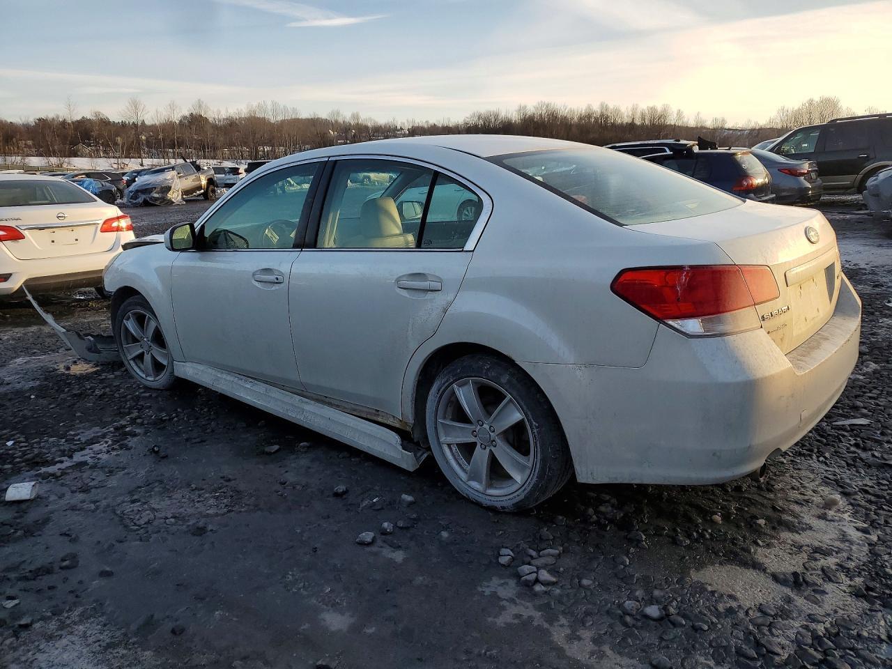 2010 Subaru Legacy 2.5I Limited - Фото 2