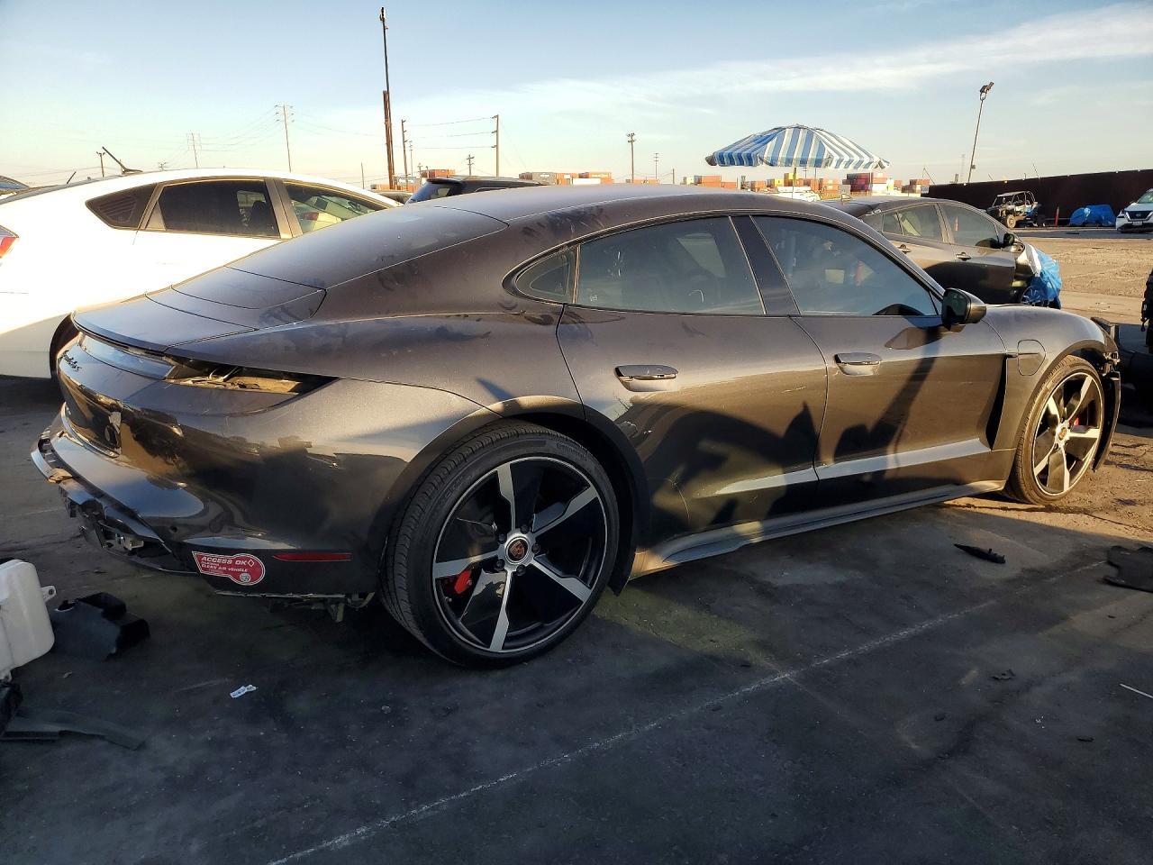 2021 Porsche Taycan 4S - Image 3